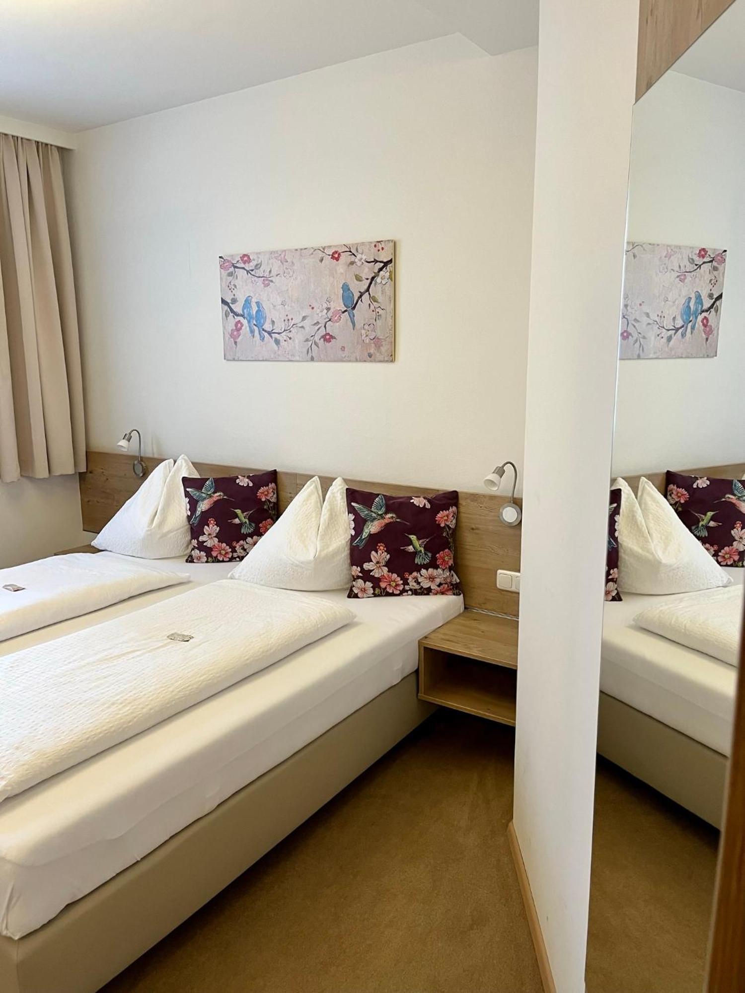 Athecada Fruehstueckspension Birkfeld Room photo